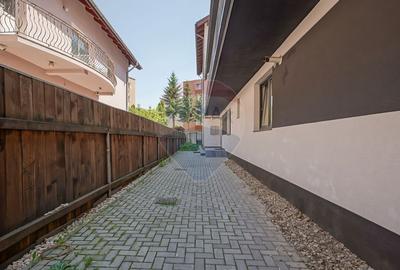 Apartament modern 3 camere clasa A  cu garaj  inchis la parter 21mp - 18