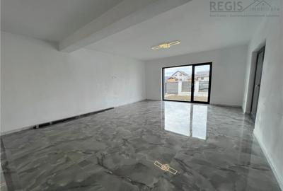 Casă cu 4 camere cu Canalizare în Cristian - 14