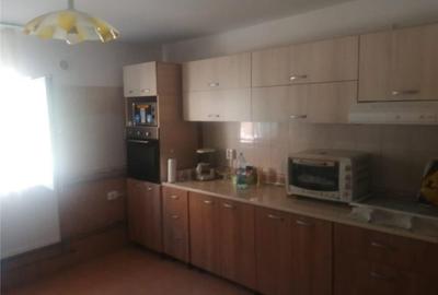 Casă cu 6 camere cu Teren 1000 Mp în Schela - 1