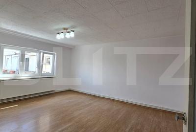 Apartament de vanzare, cu 3 camere, 76 mp, zona Micro 17 - 7