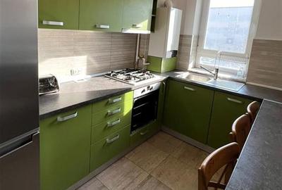 Apartament cu 2 camere semidecomandat, mobilat în Tractorul - 2