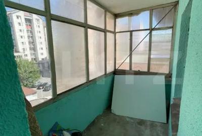 Apartament cu 3 camere decomandat în 9 Mai - 2