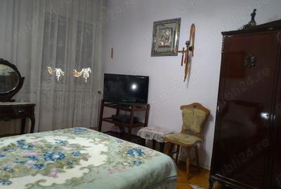 Inchiriez apartament 2 camere Constanta, ultracentral, bdul Ferdinand, etaj 1 din 2. - 1