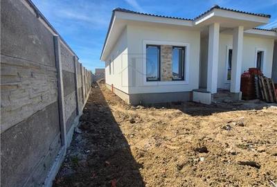 Duplex cu 3 camere cu Canalizare în Moșnița Nouă