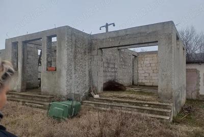 Casă cu Teren 451 Mp în Central - 9