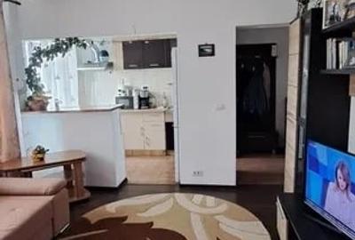 Apartament cu 3 camere decomandat, mobilat în Podu Roș