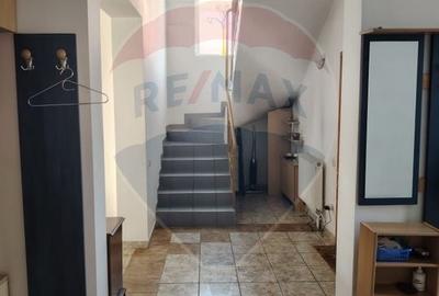 Casă / Vilă cu 8 camere de vânzare în zona Central - 17