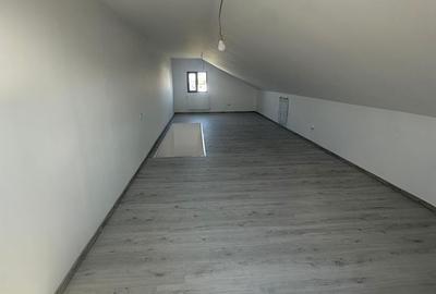 Casă cu 4 camere cu Teren 300 Mp în Central