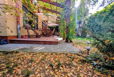 Coralilor-Damaroaia,eleganta si robusta,cu garaj,curte intima,vegetatie matura - 3