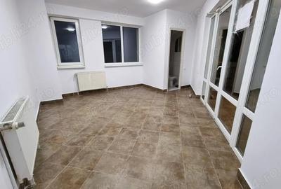 Spațiu comercial, de 18 mp, în Central - 7