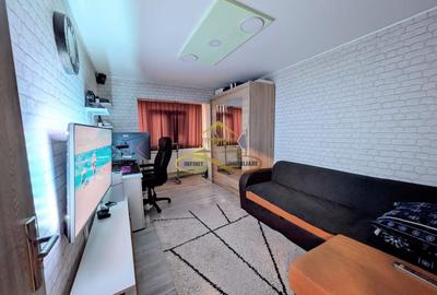 Apartament cu 3 camere decomandat în 9 Mai - 21