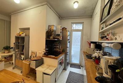 3 camere |  Calea Victoriei-Piata Amzei | centrala proprie| mobilat si utilat| F - 9