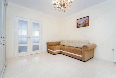 Apartament cu 2 camere decomandat în Tractorul