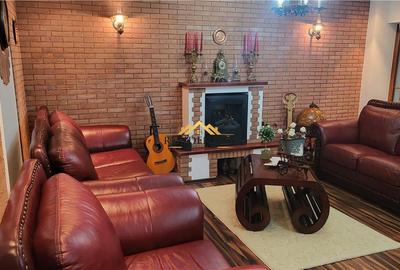 Apartament cu 3 camere decomandat, mobilat în Central - 1