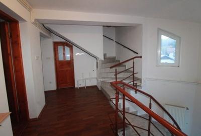 Casă cu 4 camere semidecomandat cu Teren 207 Mp în Central - 12