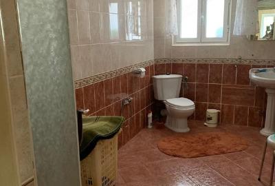 Casă cu Teren 480 Mp în Central - 2