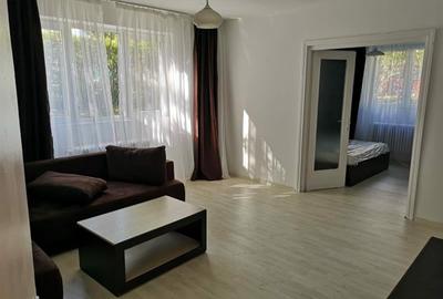 Apartament cu 3 camere semidecomandat, mobilat în Plopilor