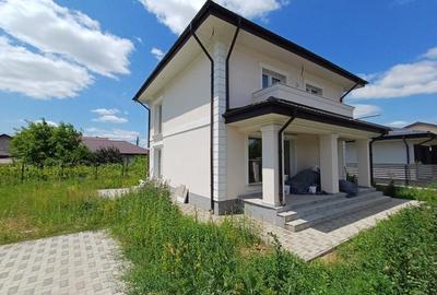 CASA DE VANZARE , FINALIZATA , 900m de  Family Market MIROSLAVA