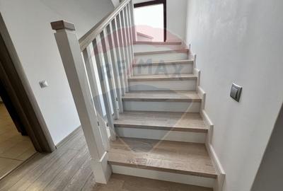 Casă cu 8 camere cu Teren 792 Mp în Cristian - 11