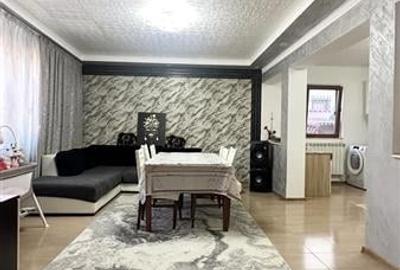 Casa Mobilata si Renovata, Situata intr-o Zona Excelenta in Navodari - 16