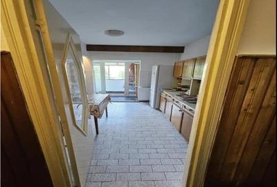 Decomandat la etajul 1 linga Shopping City - 5