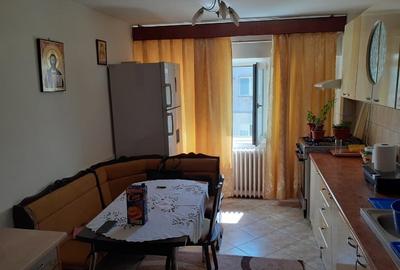 Apatament 3 camere de vanzare - Biserica Sf. Anastasia - 1