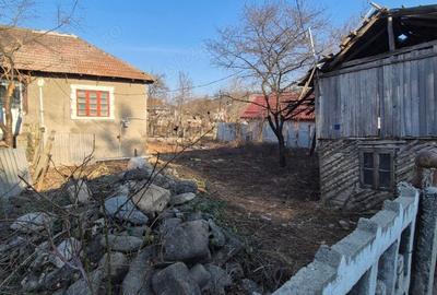 Vanzare teren +casa - 2