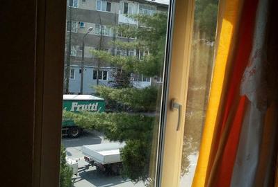 Apartament cu 2 camere decomandat în Ștei