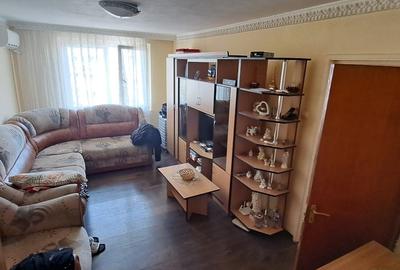 Apartament cu 3 camere semidecomandat în Dristor - 1