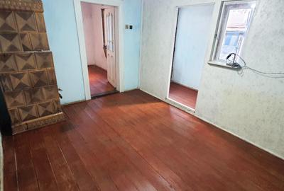 Casă cu 5 camere cu Teren 290 Mp în Central