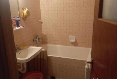 Apartament cu 3 camere semidecomandat în Tomis III