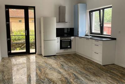 Casă cu 3 camere decomandat cu Teren 500 Mp în Central - 1