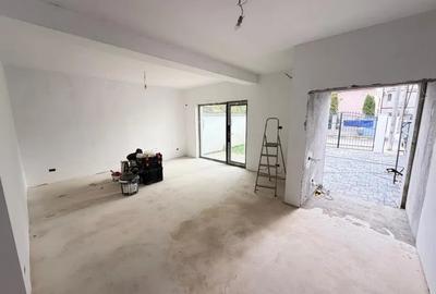 Casă cu 4 camere cu Canalizare în Central - 2