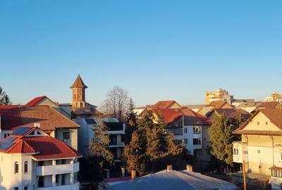Apartament cu 3 camere semidecomandat în Central