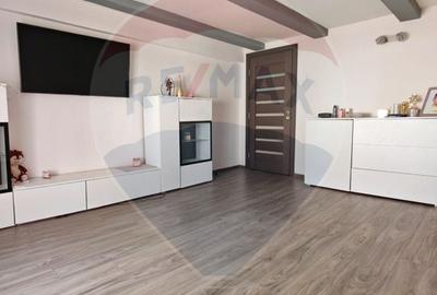 Casă cu 6 camere cu Teren 182 Mp în Central