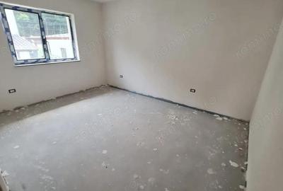 Casă cu Teren 345 Mp în Central - 2