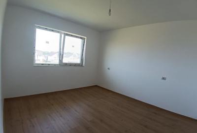 Casă cu 4 camere cu Teren 350 Mp în Șcheia - 13