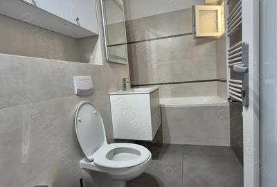 Inchiriez apartament 2 camere decom., zona ultracentrala etaj intermediar - 3