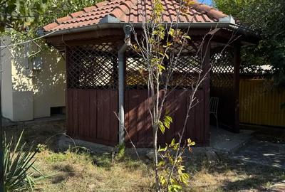 Casă cu 13 camere cu Teren 1580 Mp în Cățelu - 2