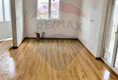 Casă cu 2 camere cu Teren 529 Mp în Roșia - 4