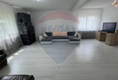 Vila multifunctionala cu 3 corpuri, langa Campulung-Muscel - 31