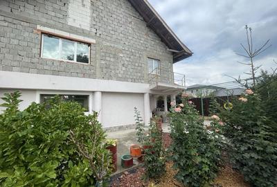 Casă cu 4 camere în Central - 1