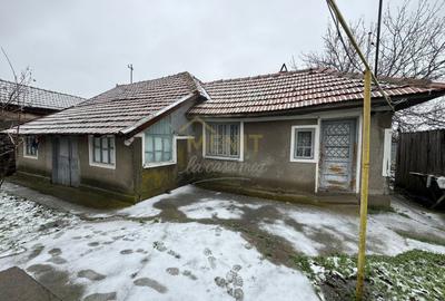 Casă individuală cu 6 camere cu Canalizare în Tomșani - 1
