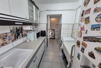 Apartament cu 3 camere decomandat în Albești
