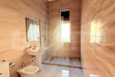 Apartament cu 3 camere decomandat în Sinaia