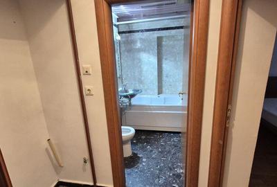 Apartament cu 3 camere decomandat, mobilat în Decebal