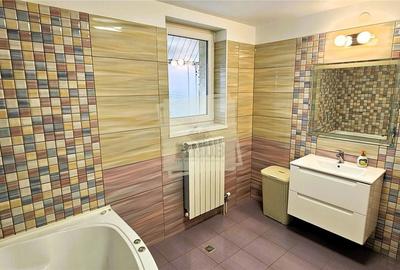 Casă cu 8 camere cu Canalizare în Central - 3