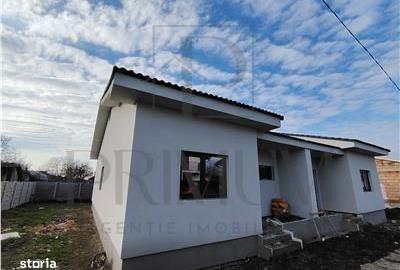 Casă cu 3 camere decomandat în Moșnița Veche