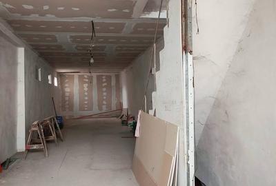 Spațiu comercial, de 150 mp, în Central - 8