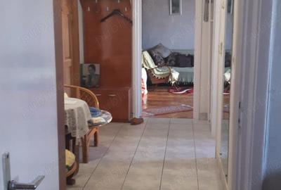 Vand apartament 2 camere decomandat - 2